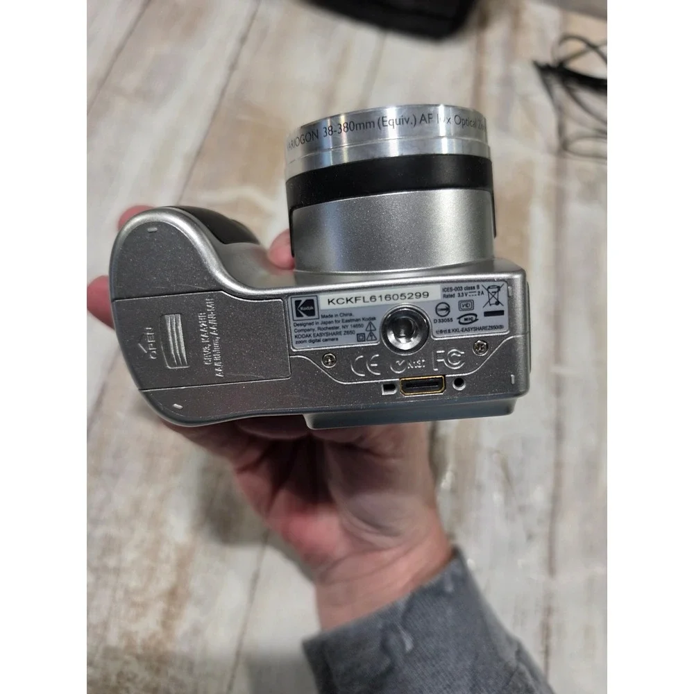 Kodak EasyShare Z650 Silver Digital Camera 6.1MP 10x Optical Zoom w Case WORKS